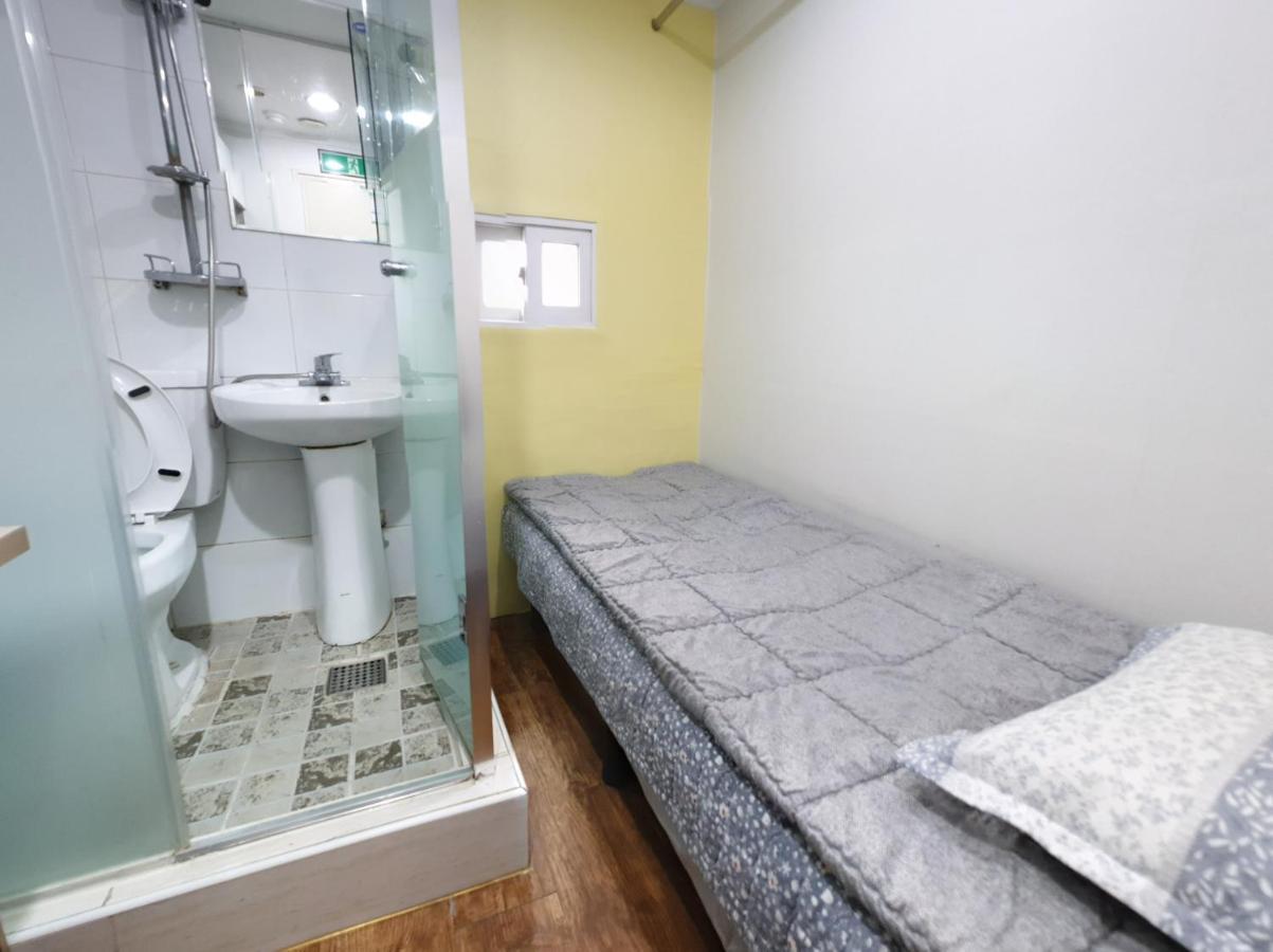 Single House Capsule hotel
