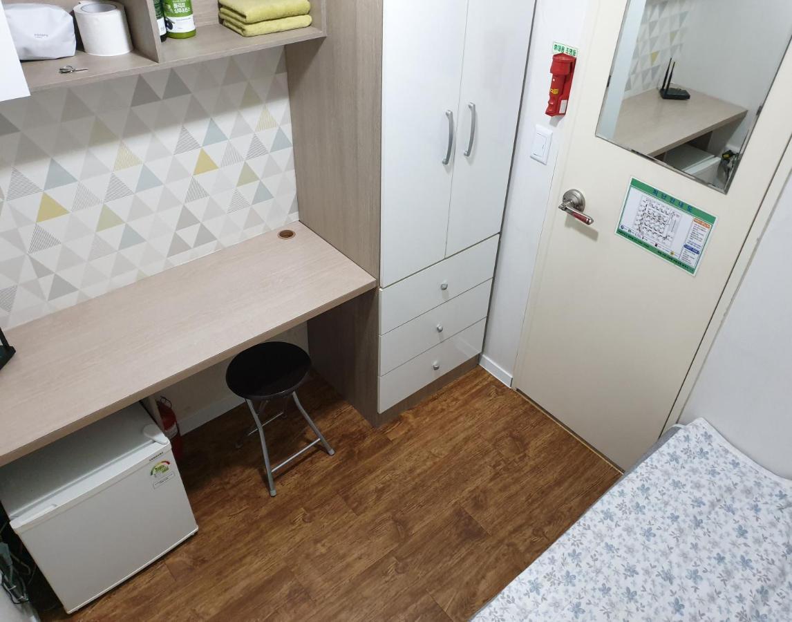 Single House Capsule hotel 2*